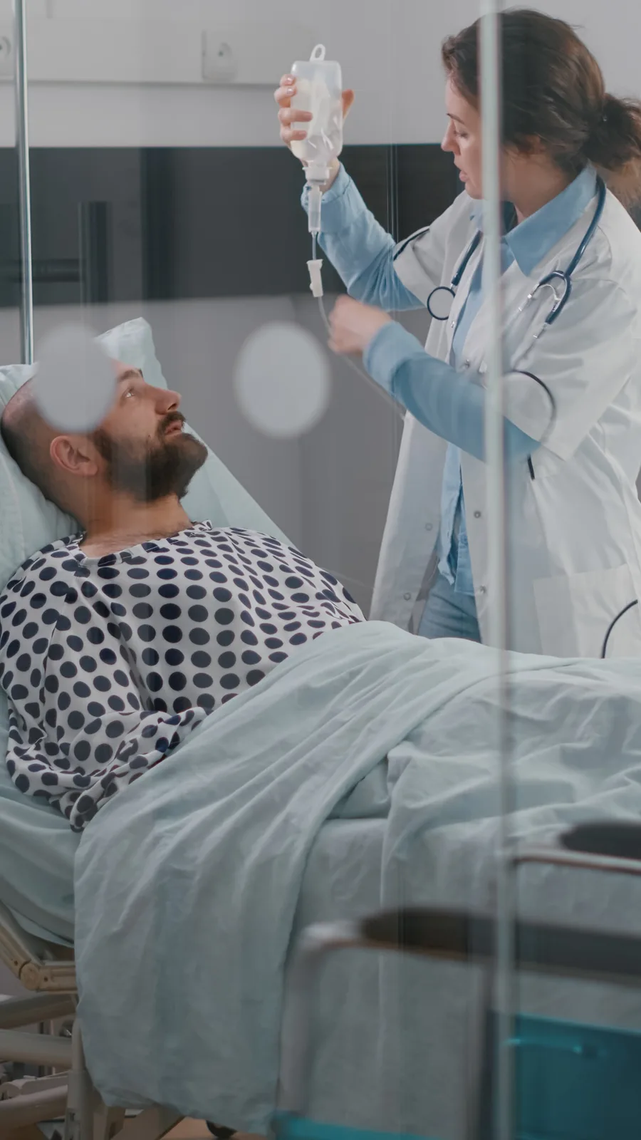 سرطان الحنجرة والبلعوم: علامات الإنذار، التشخيص، وخيارات العلاج — دليل توعوي يوضح علامات سرطان الحنجرة والبلعوم المبكرة وأهمية الكشف المبكر والخيارات العلاجية.